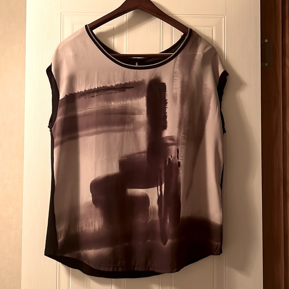 Sleeveless shirt